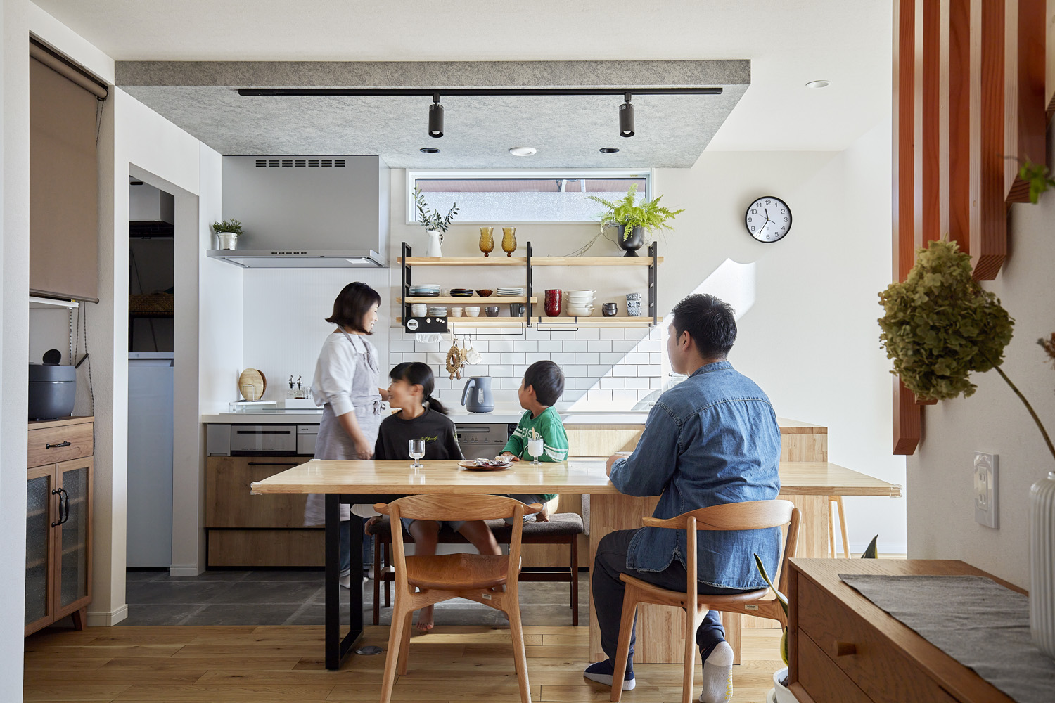 「カフェのような空間で、家族時間もおもてなしも楽しめる暮らしに大満足」 画像